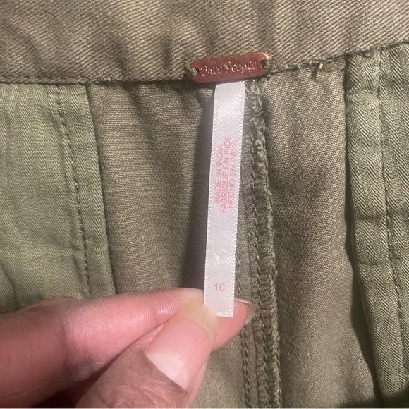 EUC FREE PEOPLE PLEAT FRONT CHINO PANTS IN KHAKI GREEN & WITH BODYSUIT - SIZE 10 - Picture 12 of 16